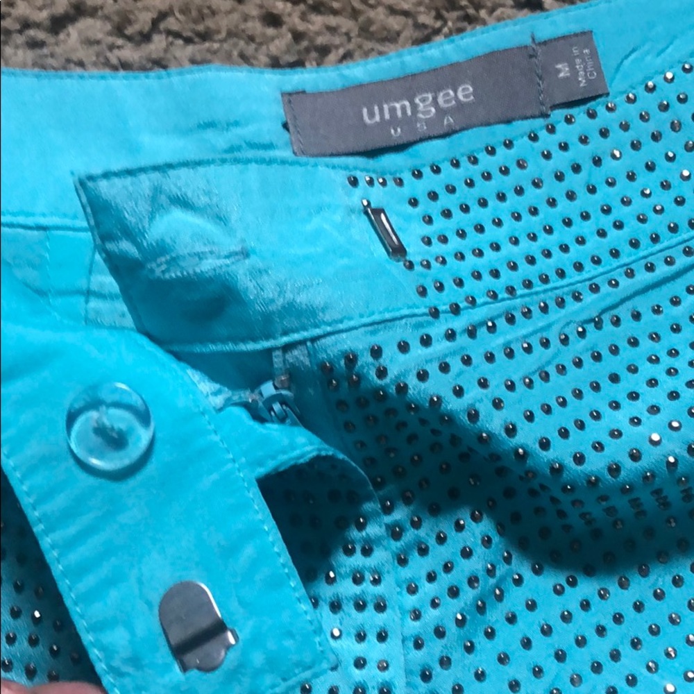 2LT Shorts with stones all over them - Picture 2 of 4